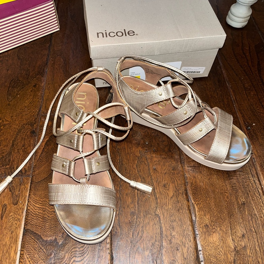 Nicole Shoes | Metallic Gold | Strappy Platform Sandals | Sz 8